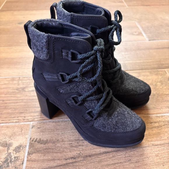Sorel Blake Laceup Black and Gray Heeled Boots with Chunky Heel - Picture 3 of 9